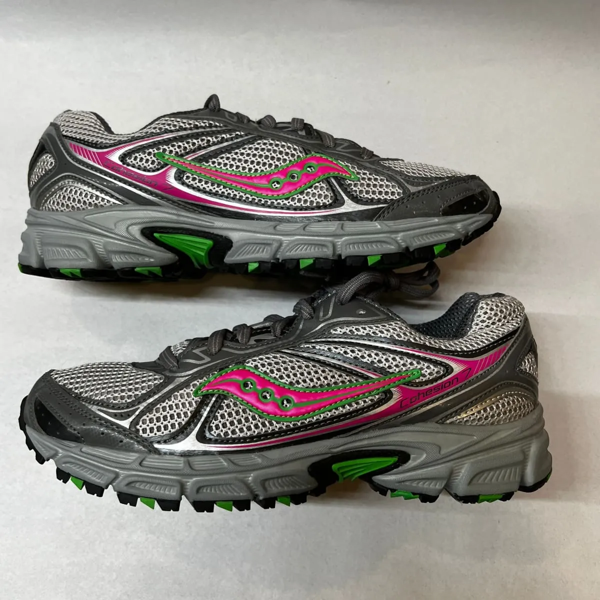 SAUCONY Women's Grid Cohesion TR7 Trail Running Grey/Green/Fuchsia Size 8M -Preowned