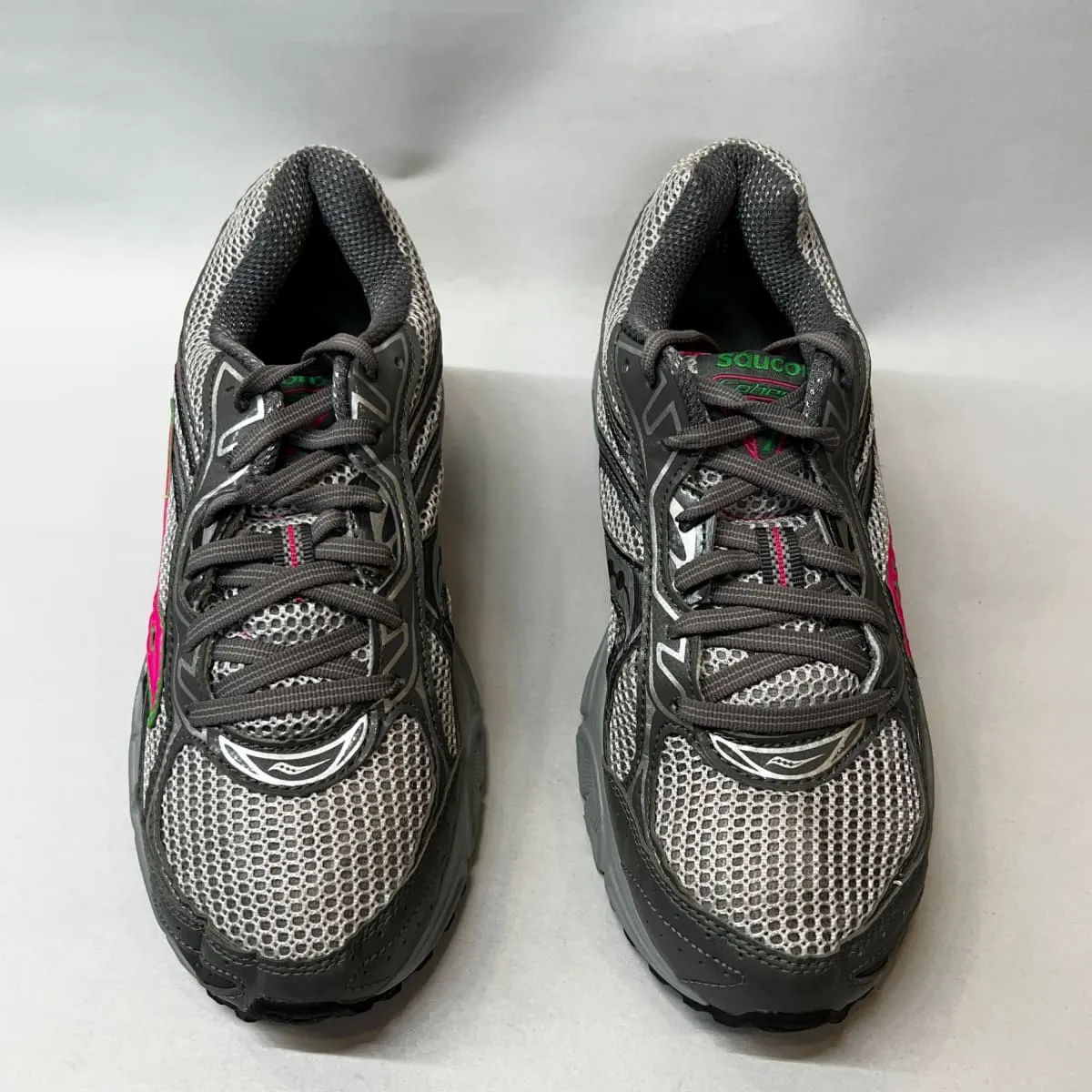 SAUCONY Women's Grid Cohesion TR7 Trail Running Grey/Green/Fuchsia Size 8M -Preowned